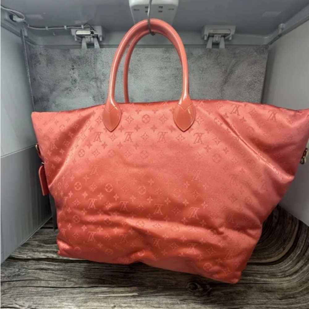 Louis Vuitton Coral Nouvelle Vague Beach
Bag 2012 Limited Edition NWOT - Picture 3 of 9